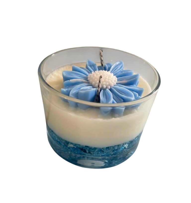 Velas florales con flores esculpidas en cera